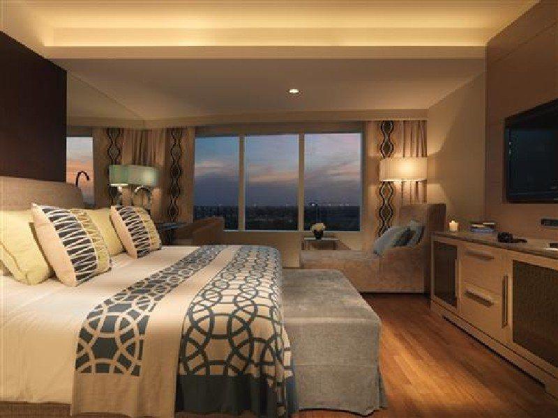 אבו דאבי Millennium Al Rawdah Hotel מראה חיצוני תמונה A room at the hotel