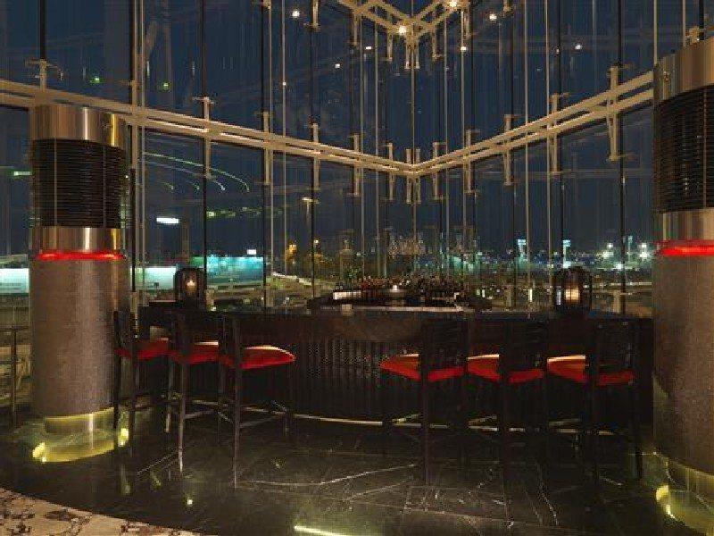 אבו דאבי Millennium Al Rawdah Hotel מראה חיצוני תמונה The Sky Bar at the Marina East