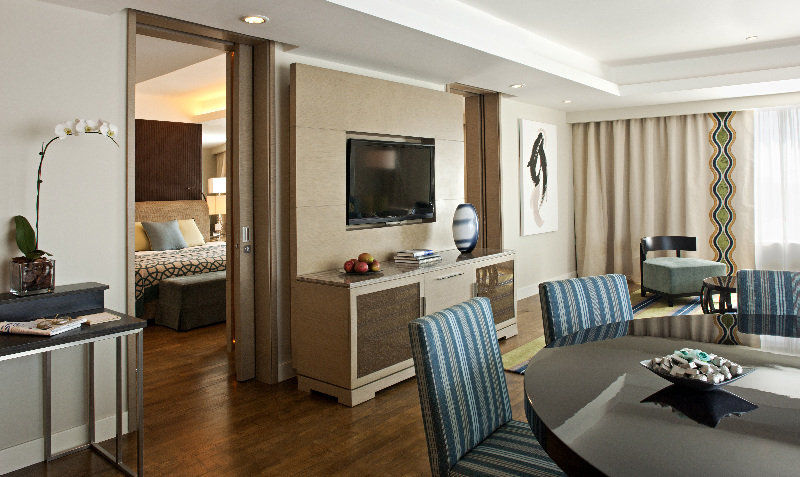 אבו דאבי Millennium Al Rawdah Hotel מראה חיצוני תמונה A suite at the Mandarin Oriental, Hong Kong