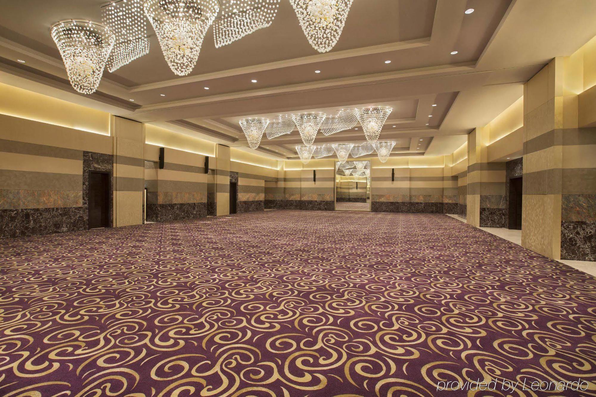 אבו דאבי Millennium Al Rawdah Hotel מראה חיצוני תמונה The ballroom at the hotel
