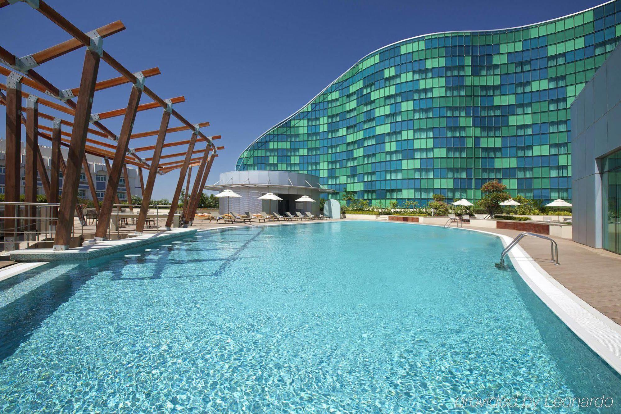 אבו דאבי Millennium Al Rawdah Hotel מראה חיצוני תמונה The pool at the Jumeirah Jumeirah
