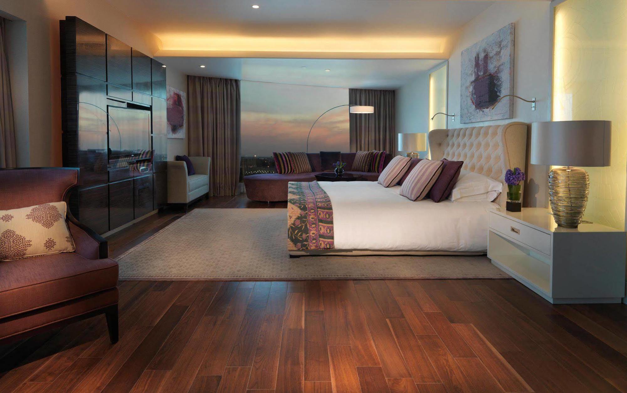אבו דאבי Millennium Al Rawdah Hotel מראה חיצוני תמונה A suite at the hotel